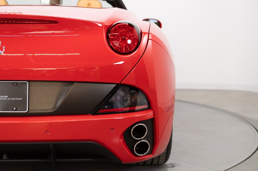 Used 2011 Ferrari California image 46