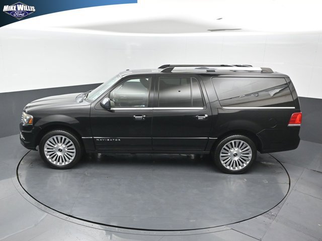 Used 2017 Lincoln Navigator L Reserve AWD/4WD image 12