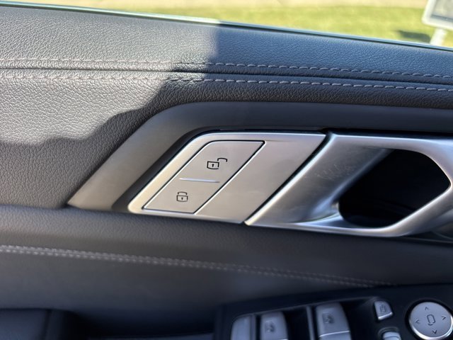 Used 2022 BMW X7 xDrive40i w/ Cold Weather Package image 31