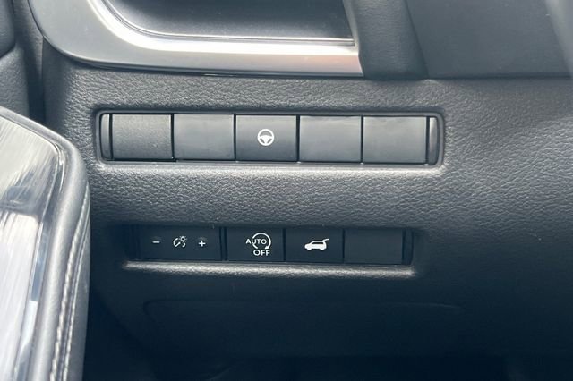 Used 2024 Nissan Rogue SV image 35