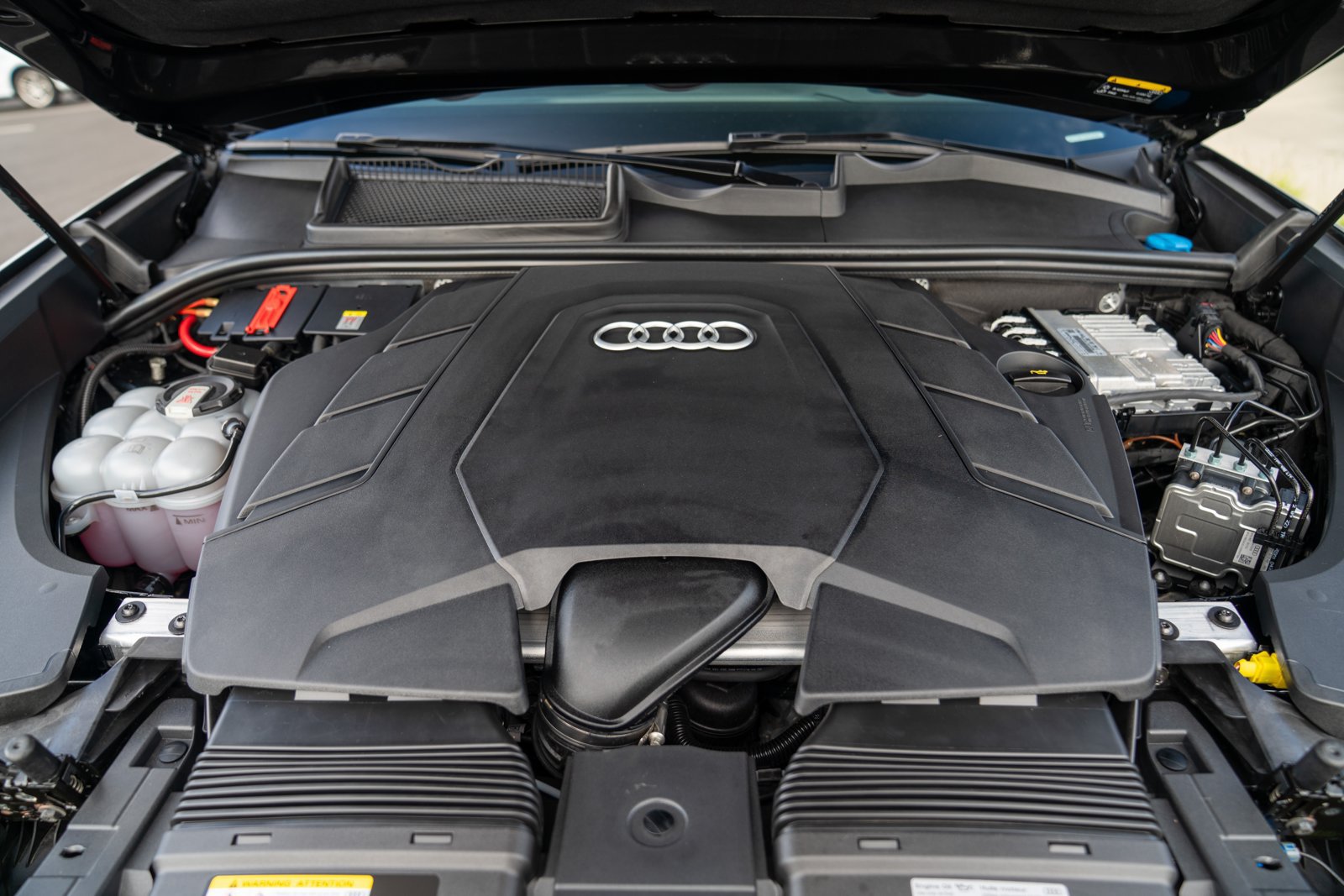 Used 2022 Audi Q8 Prestige AWD/4WD image 27
