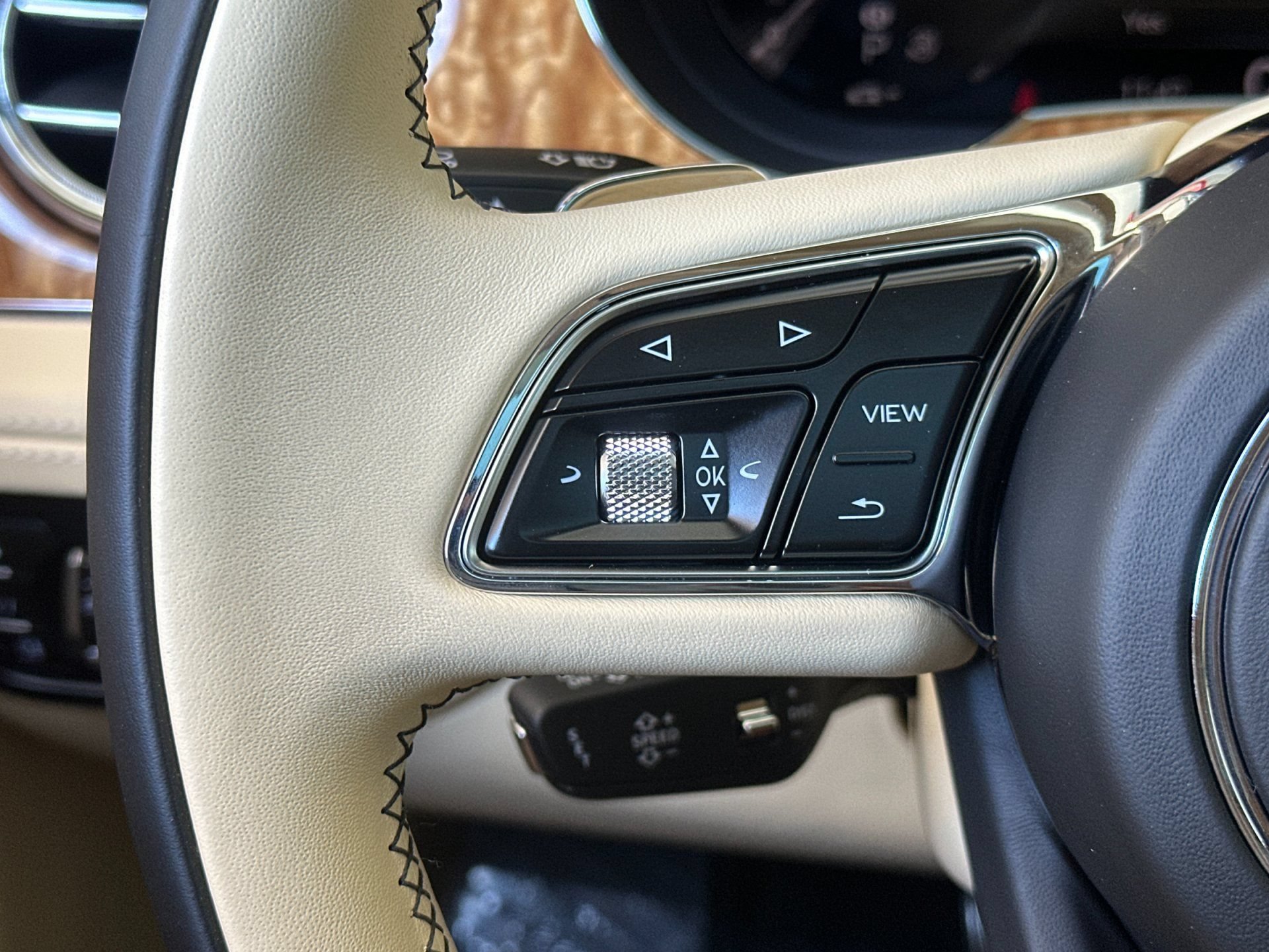 Certified 2023 Bentley Bentayga AWD/4WD image 28