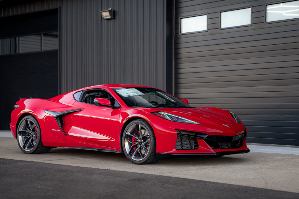 New 2027 Chevrolet Corvette Z06 w/ Chrome Exterior Badge Package RWD image 34