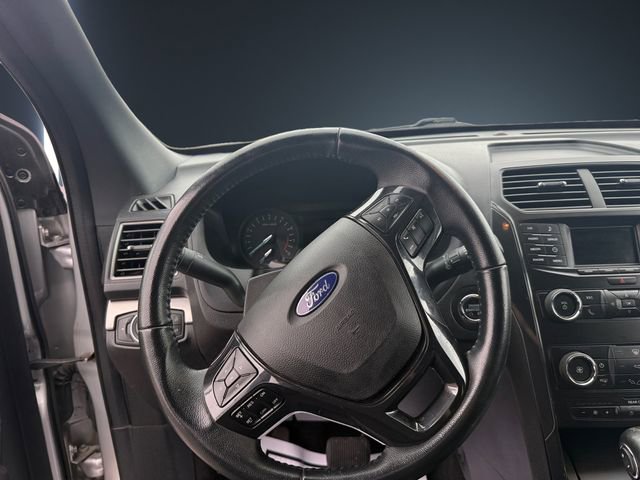 Used 2019 Ford Explorer XLT image 12