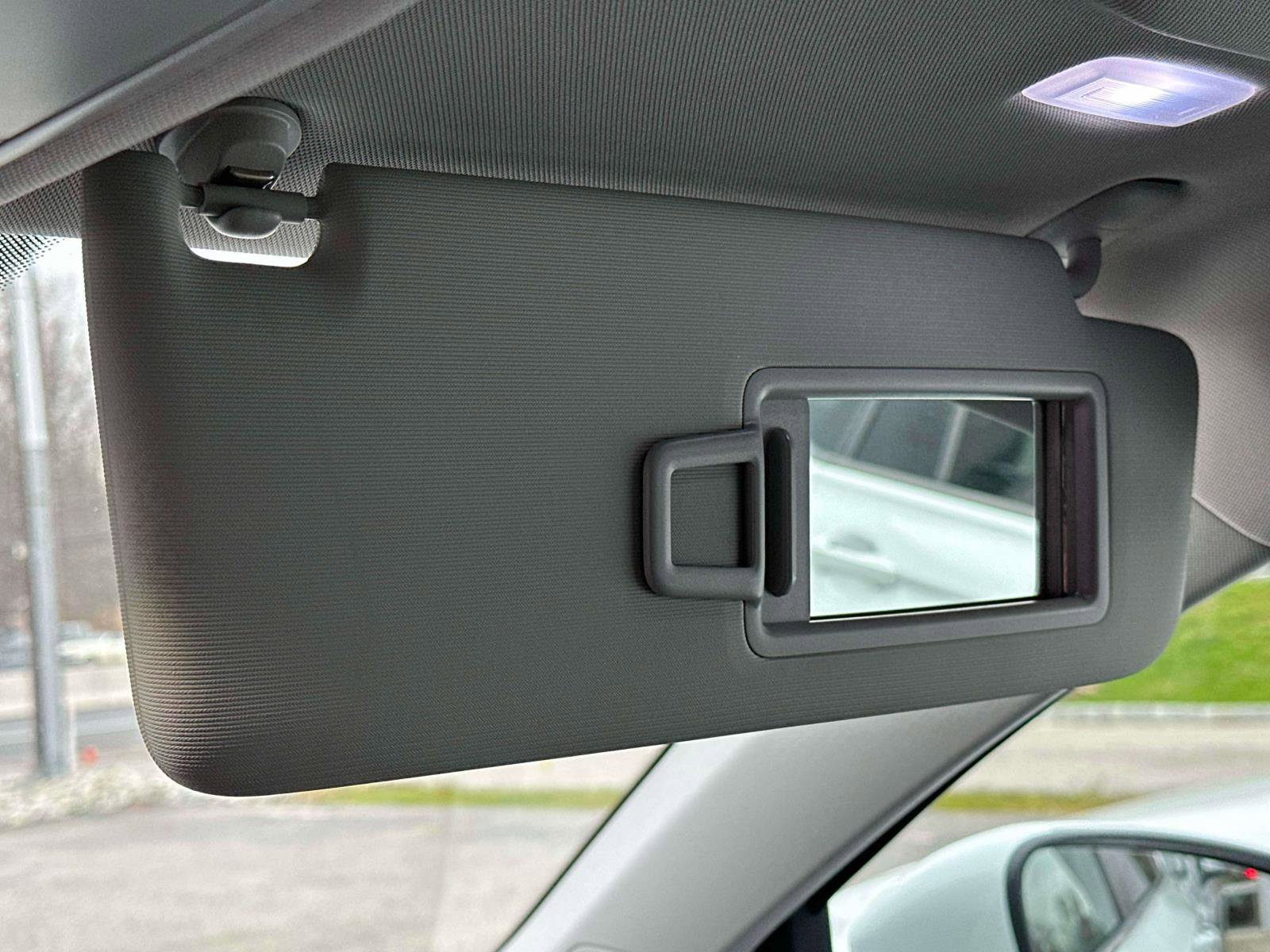 Certified 2022 Volkswagen Taos SE w/ Panoramic Sunroof Package image 30