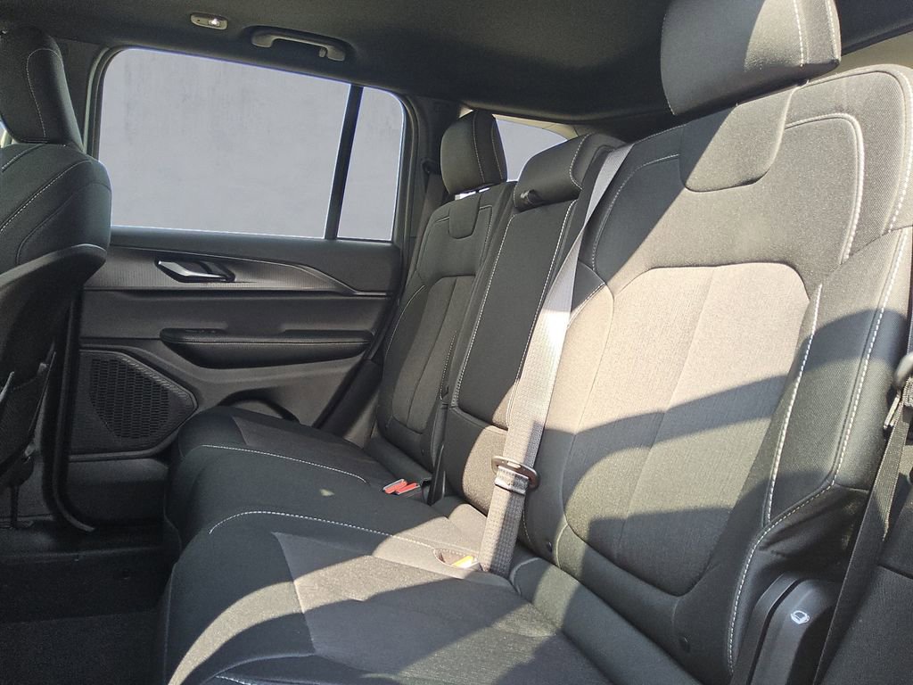 New 2025 Jeep Grand Cherokee Laredo X image 13