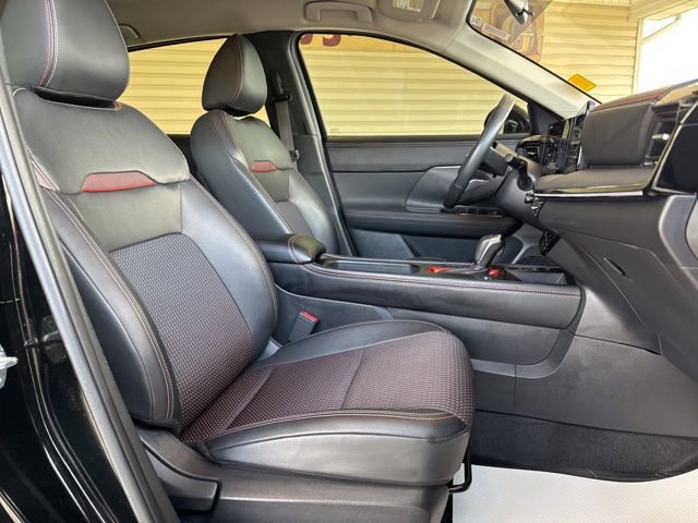 Used 2025 Nissan Kicks SR image 27