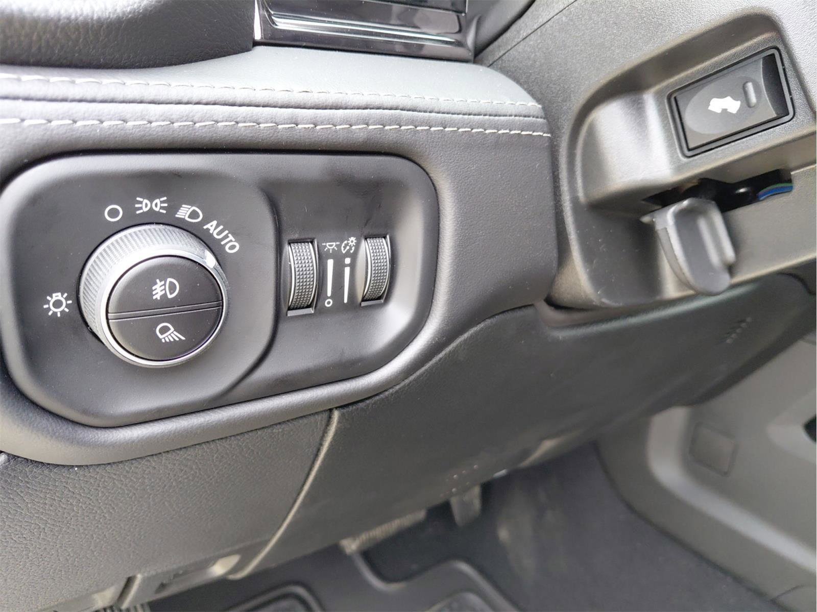 New 2026 RAM 2500 Limited image 32