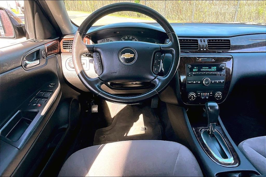 Used 2014 Chevrolet Impala LT w/ LT Sunroof Package image 7