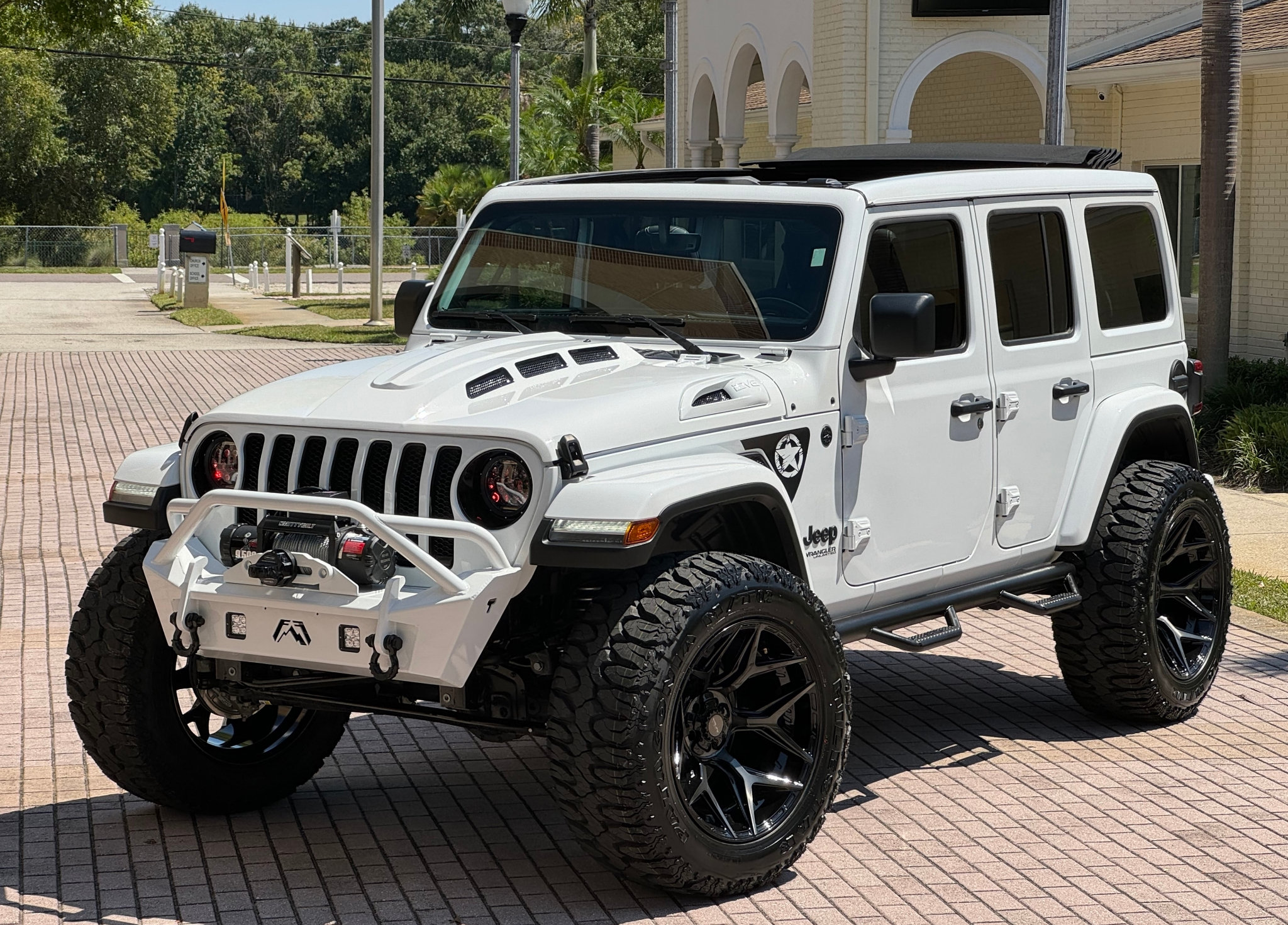 Used 2022 Jeep Wrangler Unlimited Sahara AWD/4WD image 52