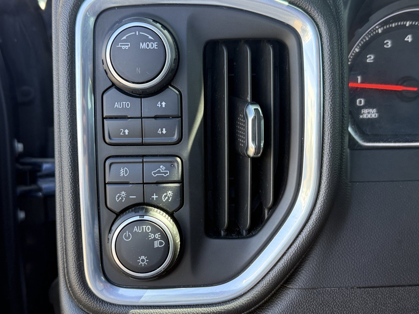 Used 2021 Chevrolet Silverado 1500 LT Trail Boss AWD/4WD image 17