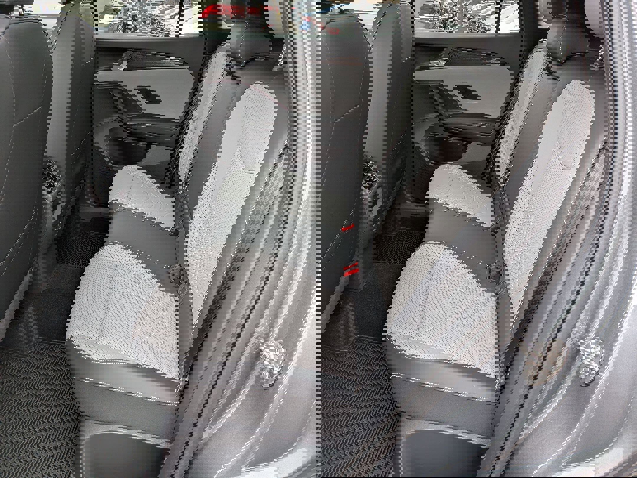 Used 2025 Volkswagen Tiguan SE R-Line image 28