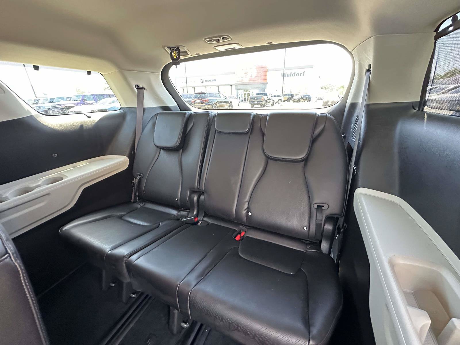 Used 2024 Kia Carnival EX FWD image 28