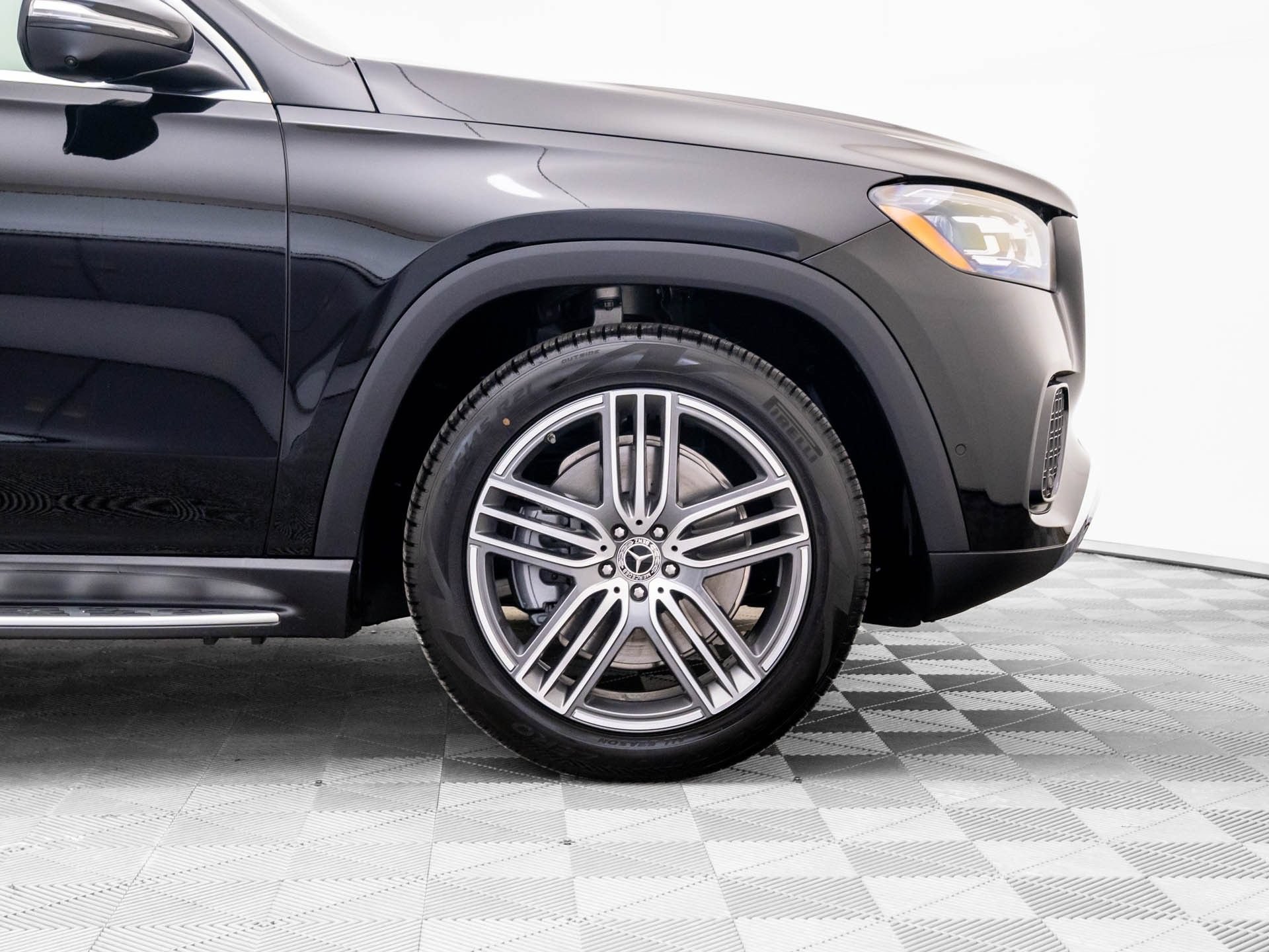 New 2026 Mercedes-Benz GLS 450 4MATIC image 38