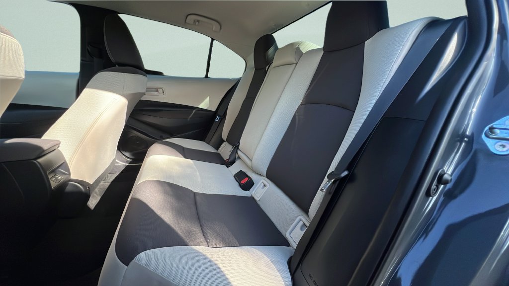Used 2025 Toyota Corolla LE FWD image 9