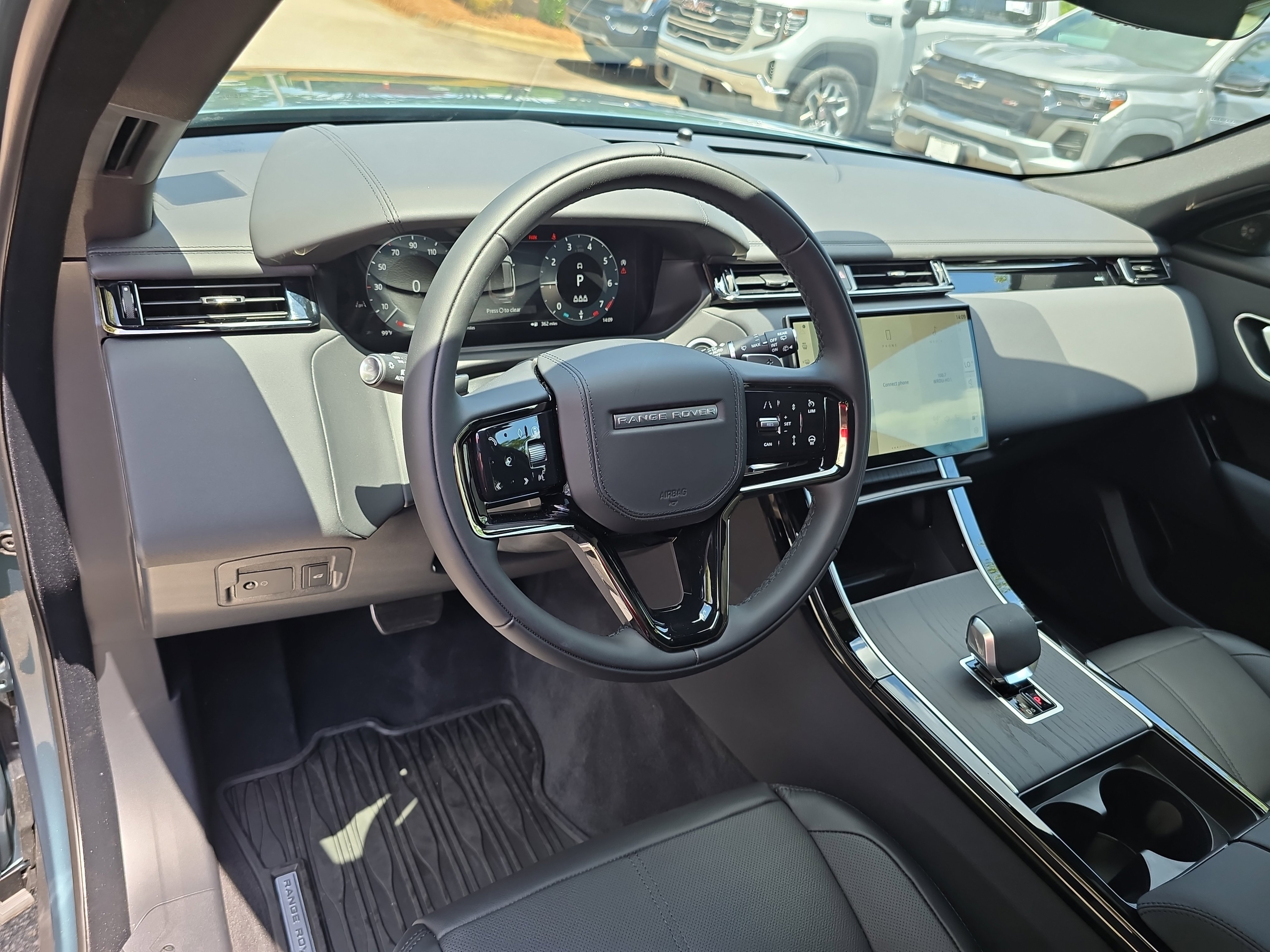 New 2026 Land Rover Range Rover Velar Dynamic SE image 16