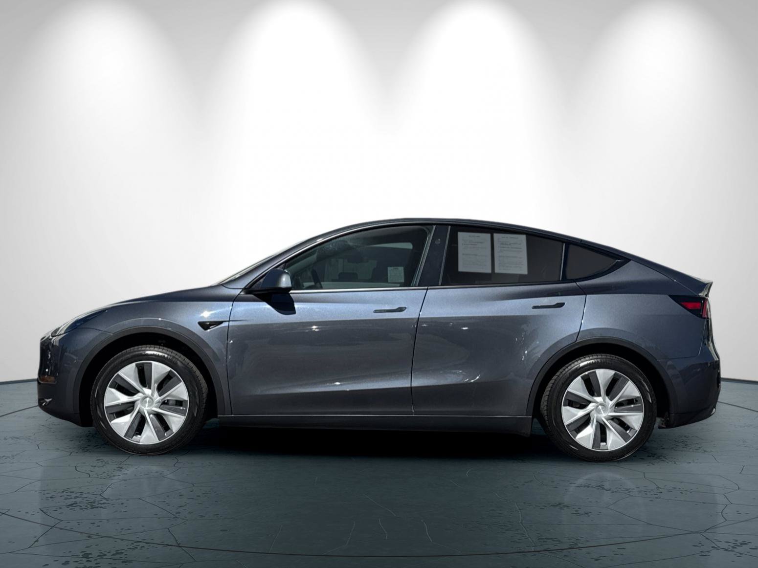 Used 2023 Tesla Model Y 2WD image 7
