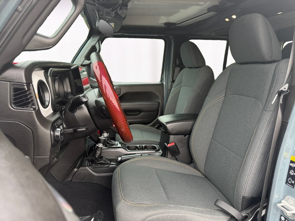 Used 2025 Jeep Gladiator Sport AWD/4WD image 9