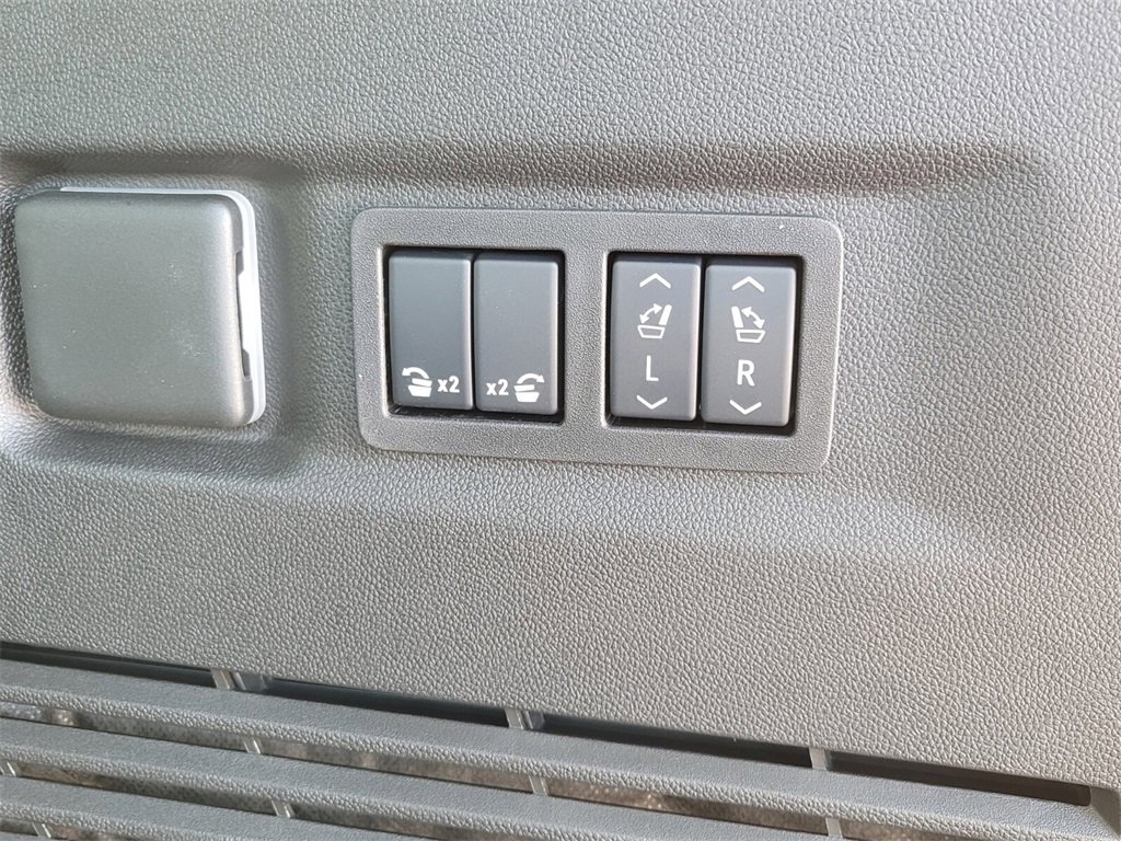 New 2025 GMC Yukon XL Denali w/ Sun & Power Step Package image 11