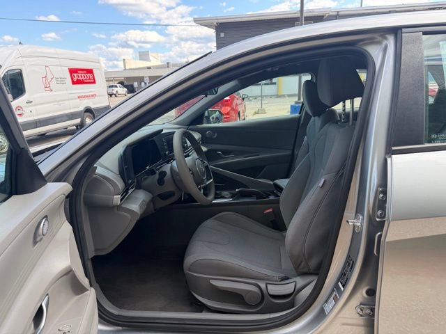 Used 2022 Hyundai Elantra SE FWD image 10