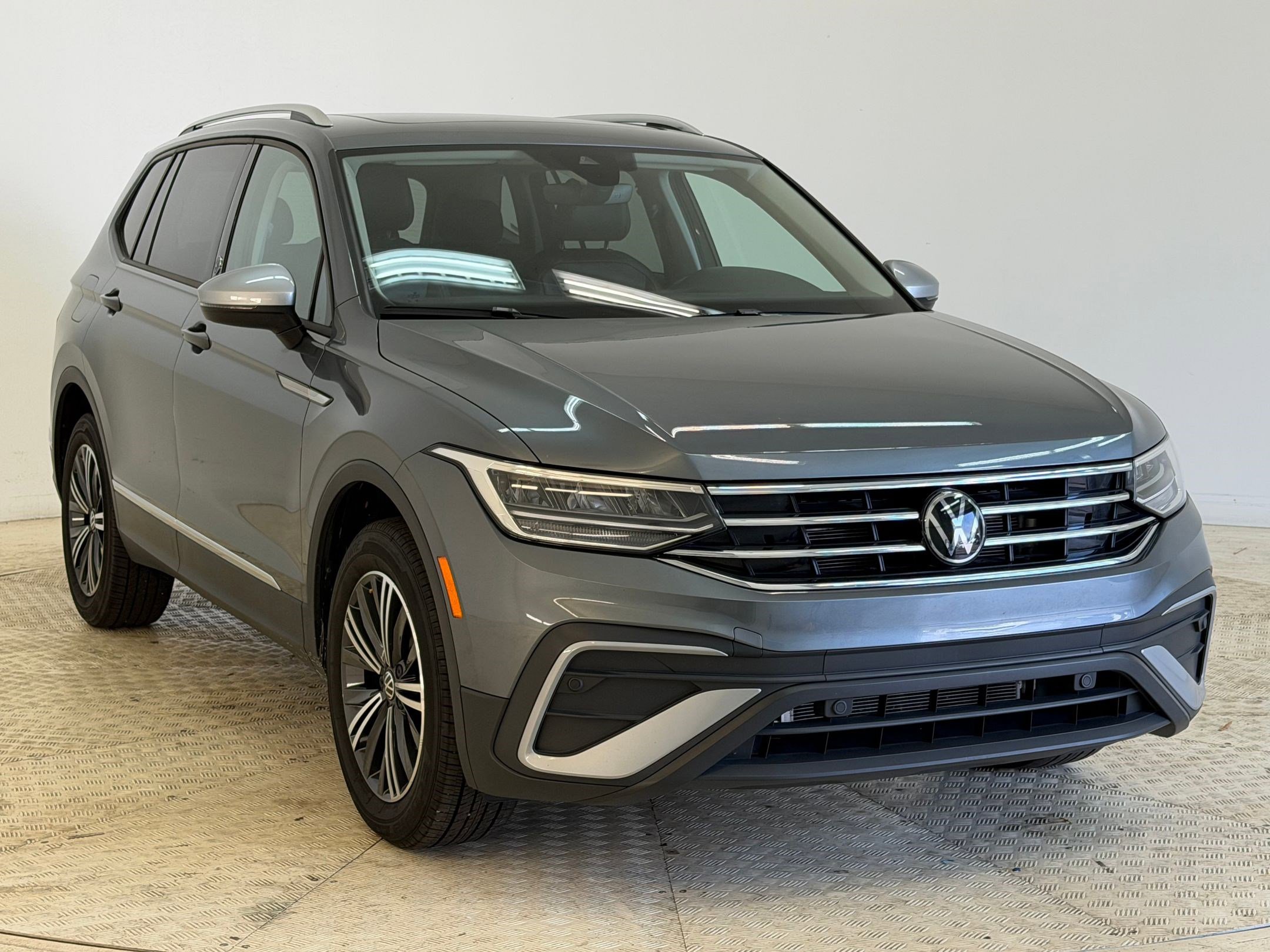 Used 2024 Volkswagen Tiguan Wolfsburg Edition image 7