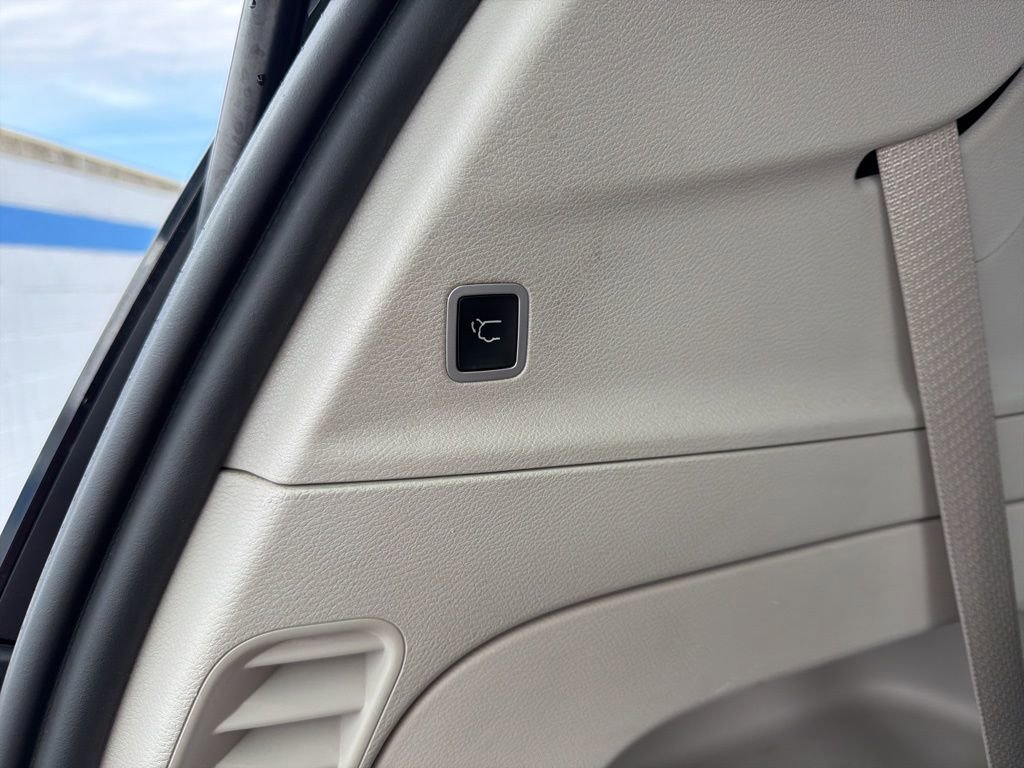 Used 2017 Chrysler Pacifica Touring image 23