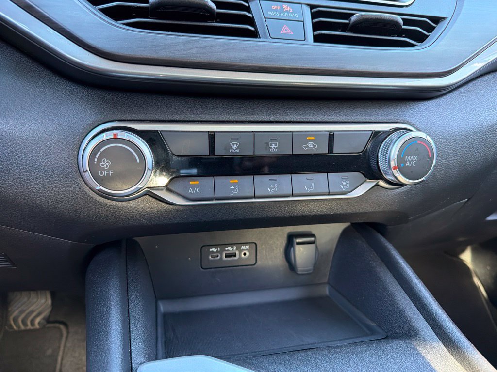 Used 2025 Nissan Altima 2.5 SV FWD image 12