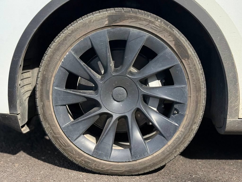 Used 2023 Tesla Model Y Long Range AWD/4WD image 9