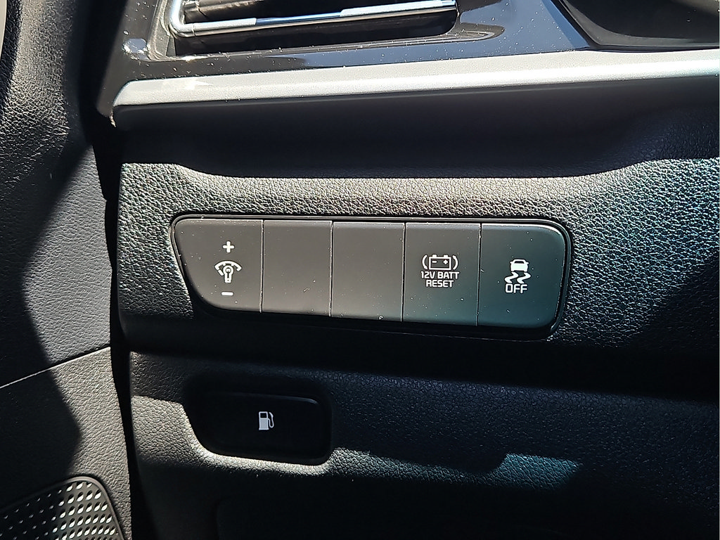 Used 2020 Kia Niro LX FWD image 15