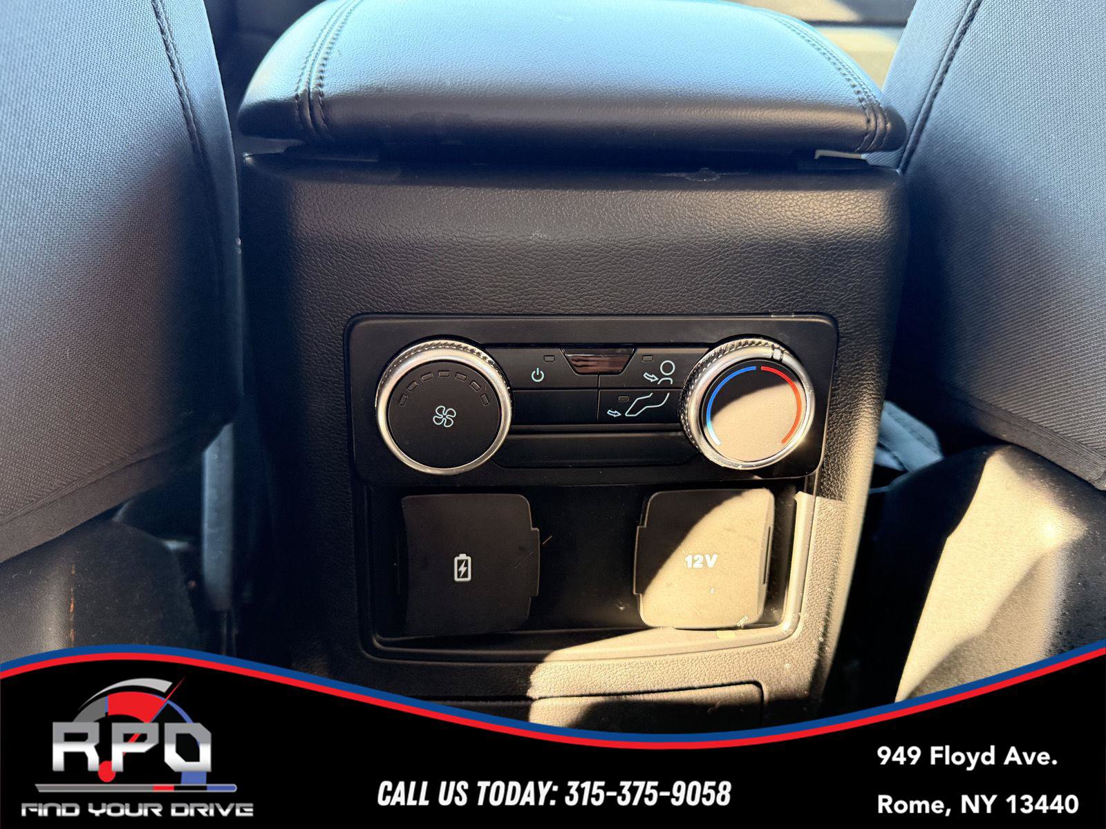 Used 2022 Ford Explorer XLT AWD/4WD image 30