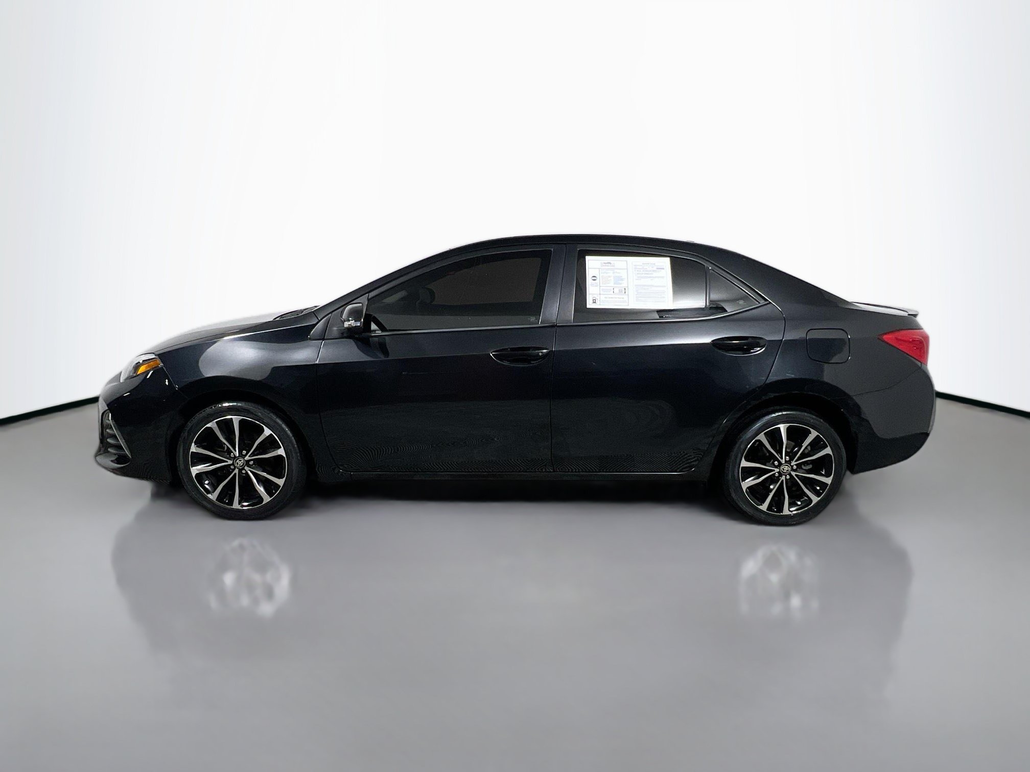 Used 2019 Toyota Corolla SE w/ SE Premium Package FWD image 9