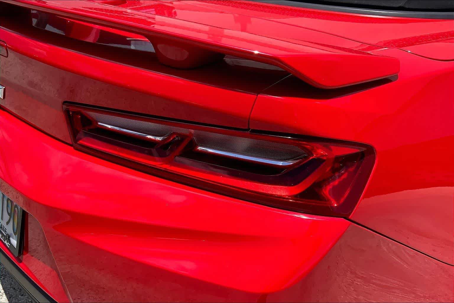 Used 2018 Chevrolet Camaro SS RWD image 31