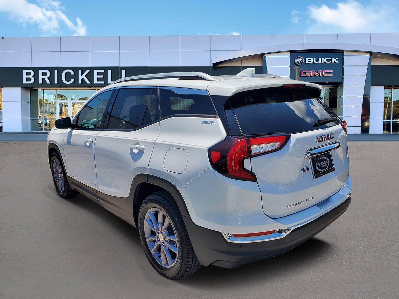 Used 2023 GMC Terrain SLT w/ LPO, Floor Liner Package FWD image 4