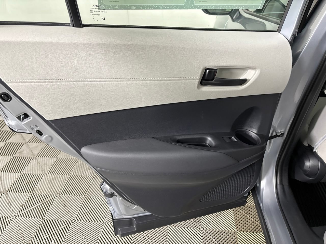 Used 2025 Toyota Corolla Cross L FWD image 23