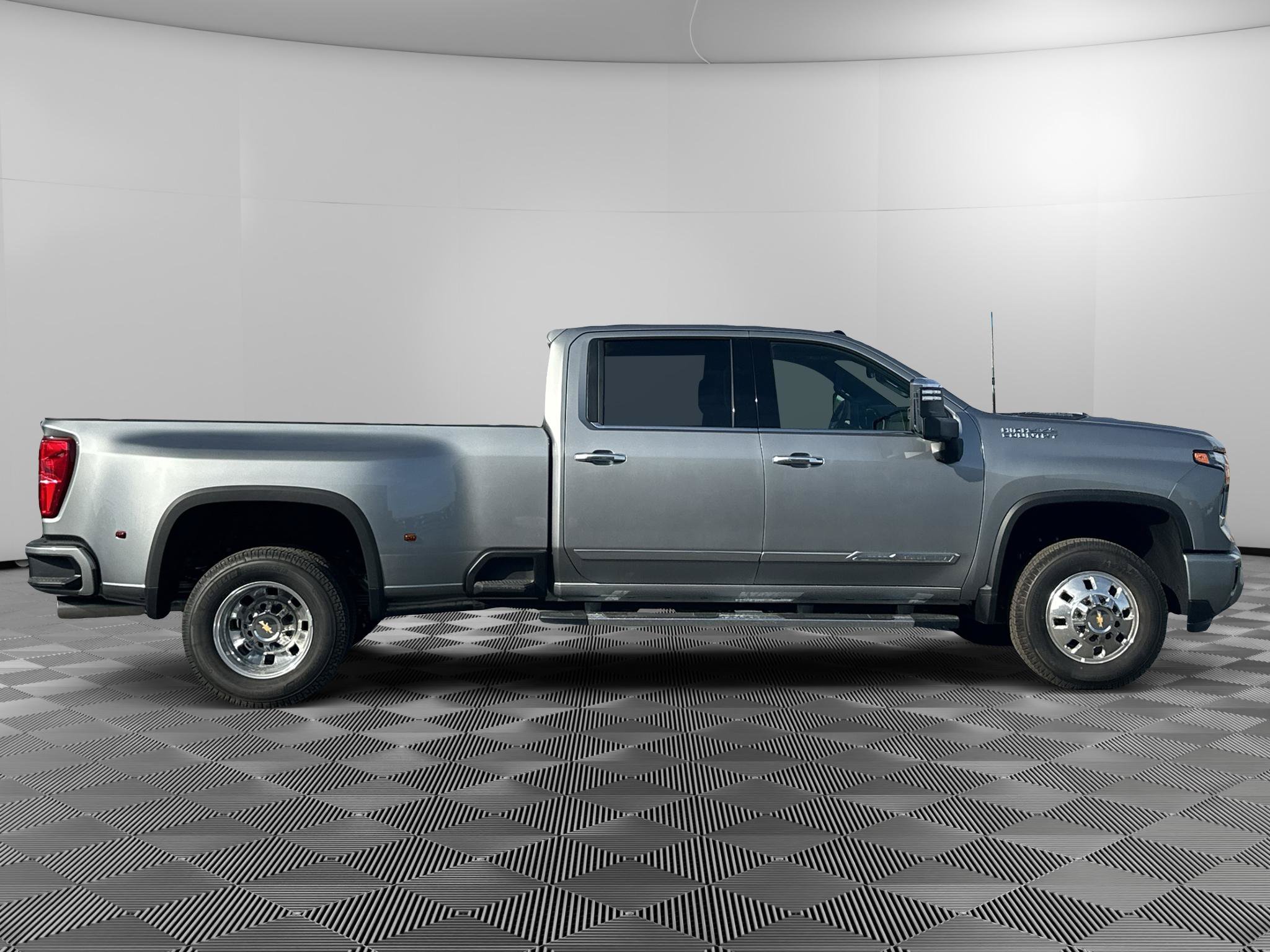 New 2026 Chevrolet Silverado 3500 High Country w/ Technology Package AWD/4WD image 2