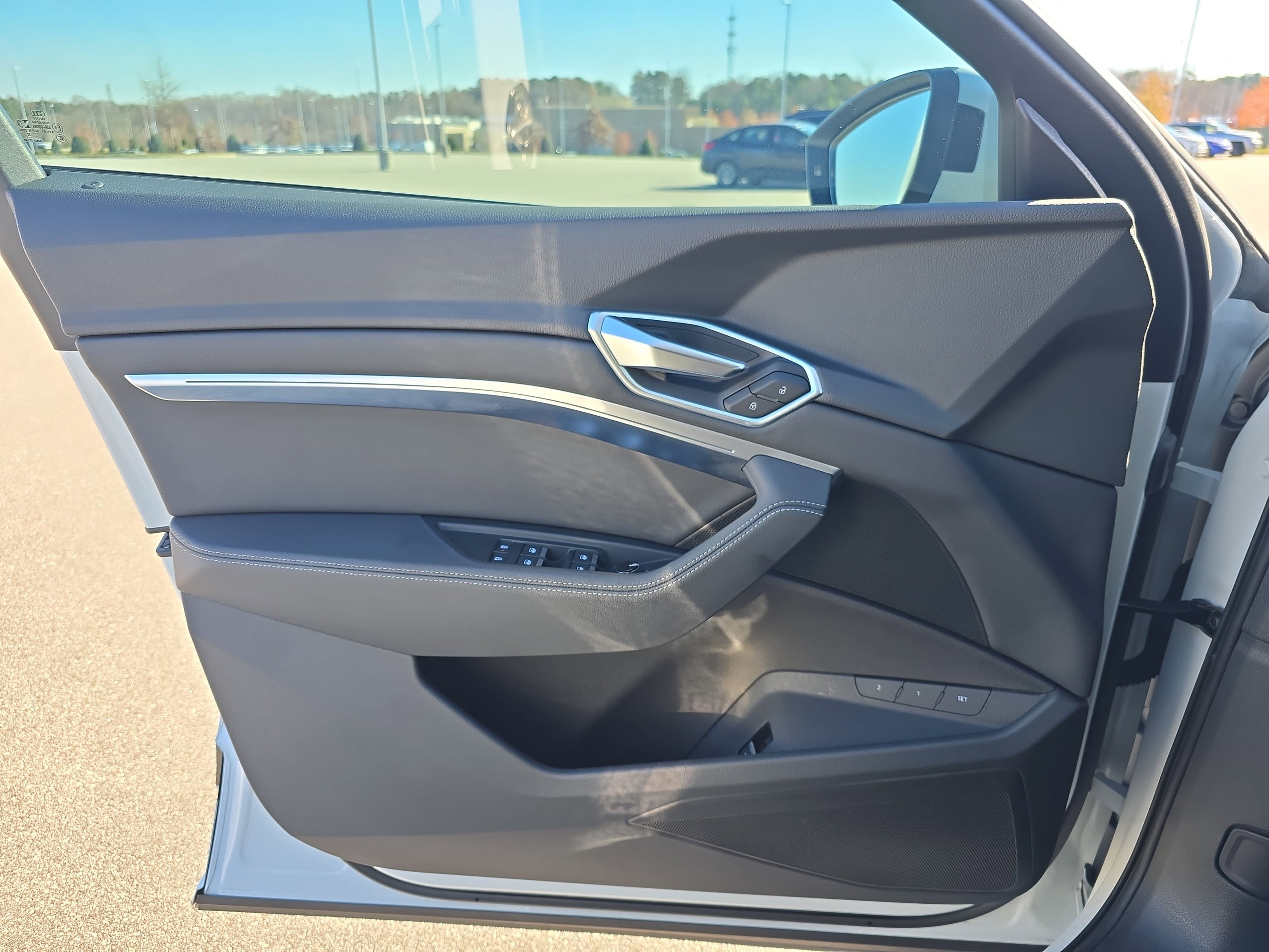 Certified 2022 Audi e-tron Premium image 25