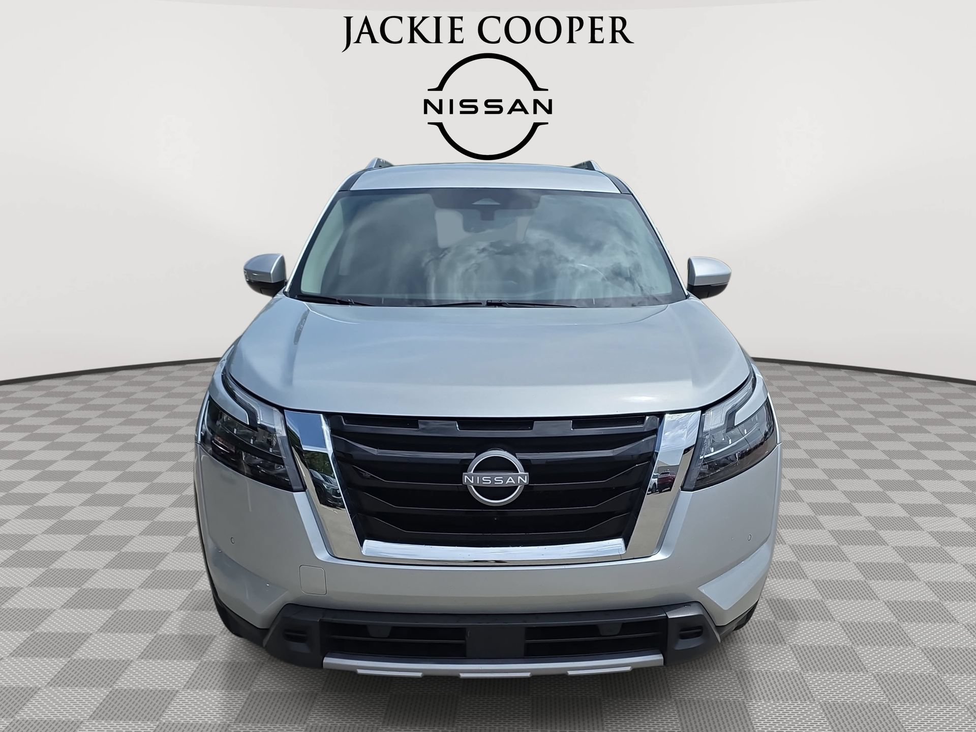 Used 2025 Nissan Pathfinder SL FWD image 2