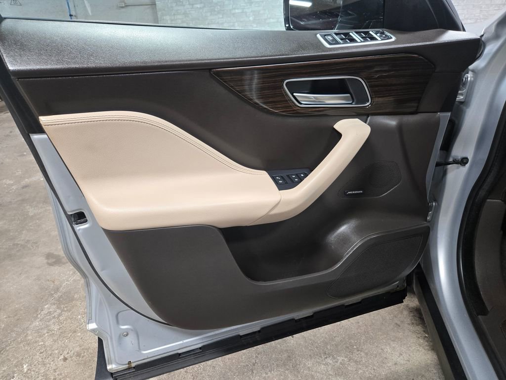 Used 2020 Jaguar F-PACE Prestige AWD/4WD image 7