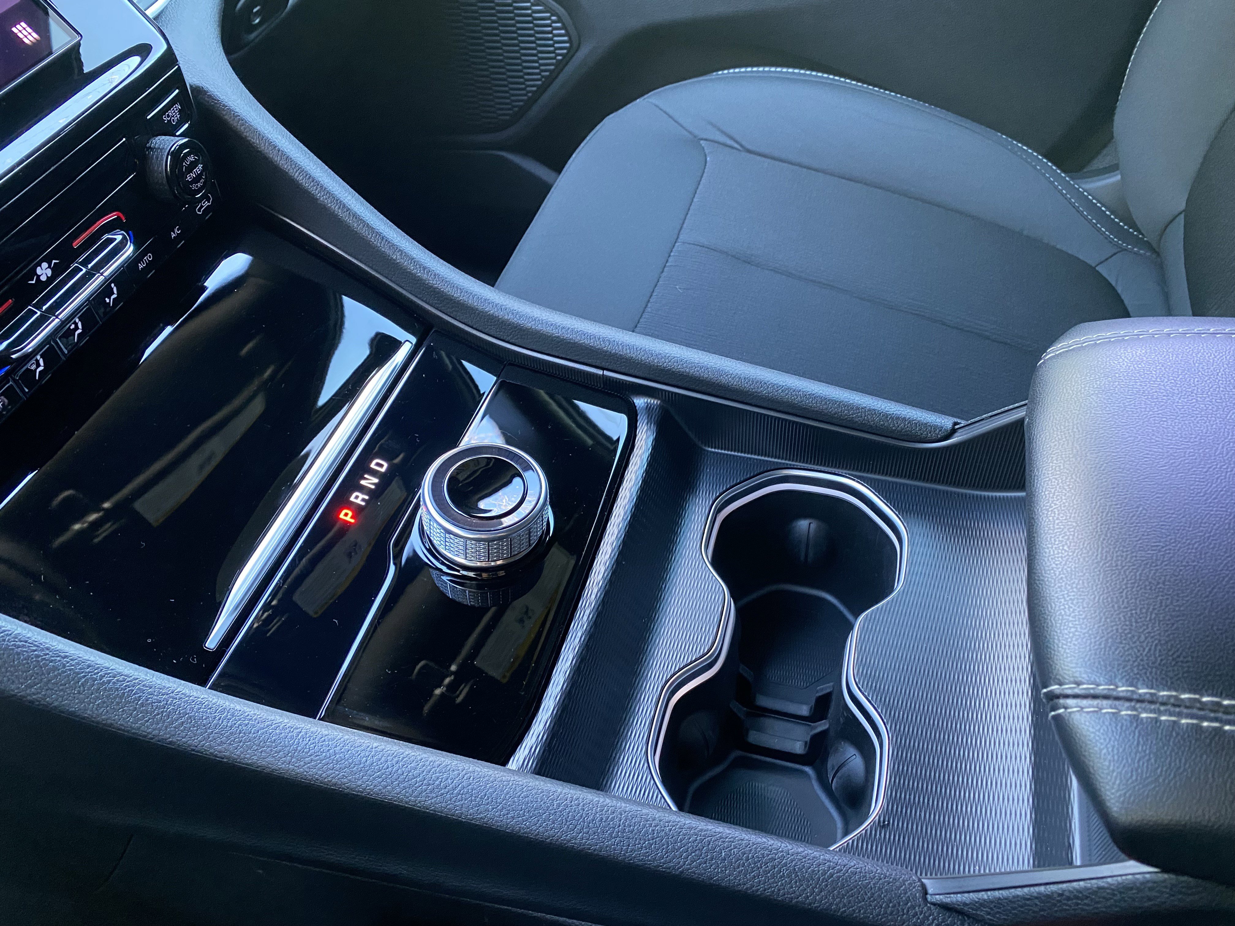 Used 2025 Jeep Grand Cherokee Laredo X image 30