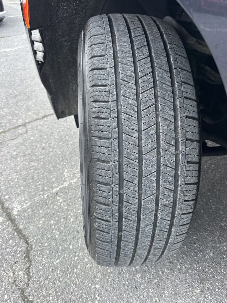 Used 2023 Chevrolet Suburban Premier image 31