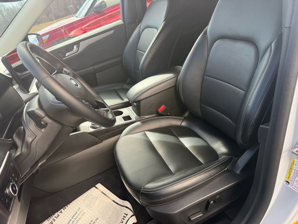 Used 2025 Ford Escape Platinum AWD/4WD image 20