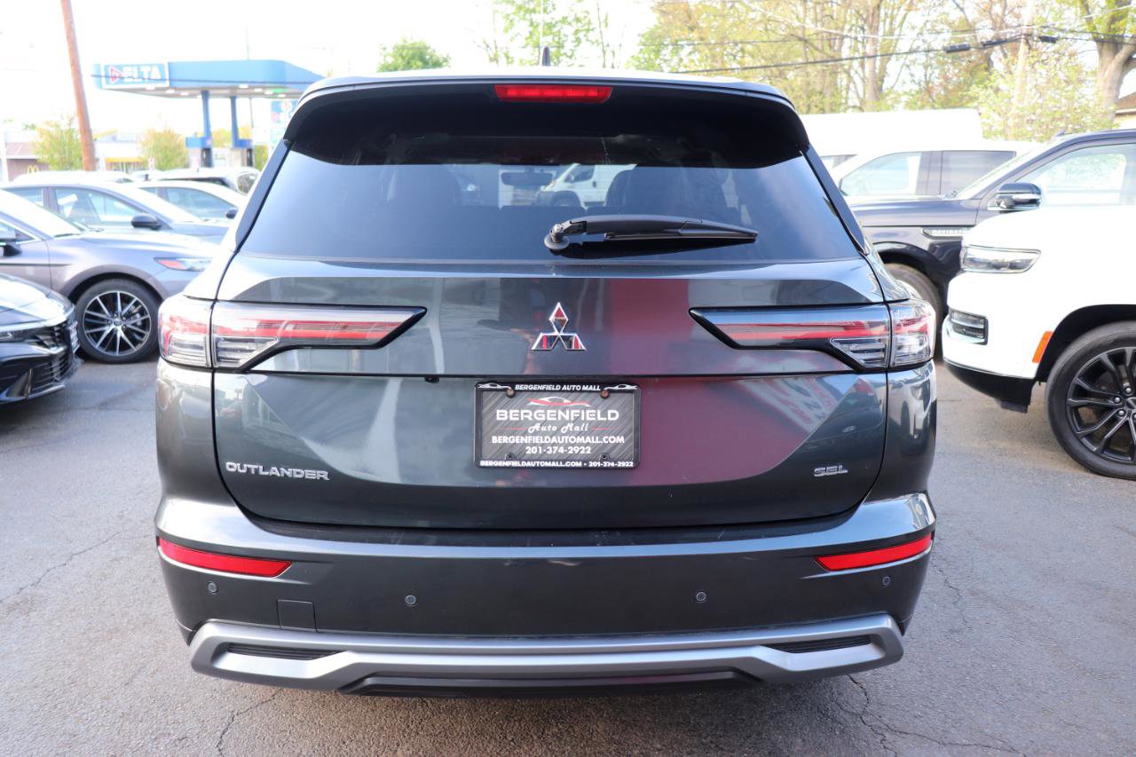 Used 2025 Mitsubishi Outlander SEL FWD image 4