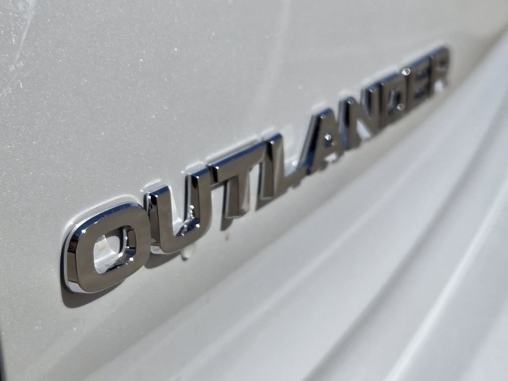 New 2026 Mitsubishi Outlander ES image 7