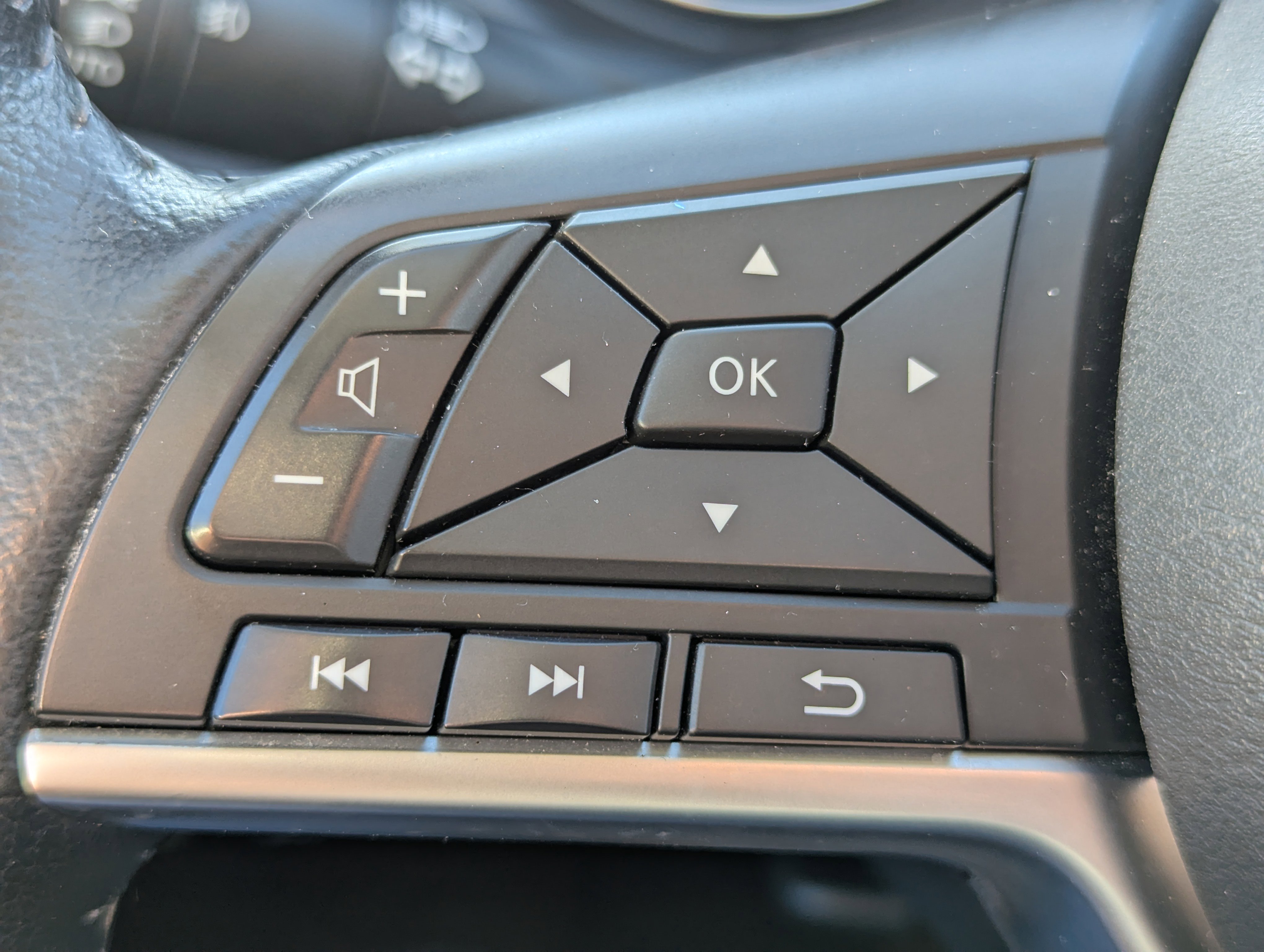 Used 2022 Nissan Rogue Sport SL w/ Premium Package image 20