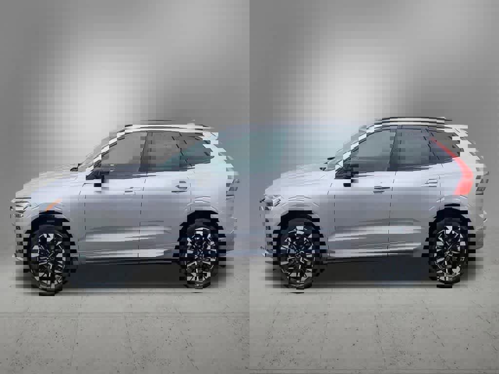 New 2026 Volvo XC60 B5 Plus w/ Protection Package Premier image 3