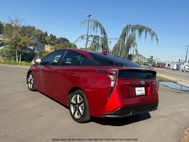 Used 2017 Toyota Prius Four Touring FWD image 5