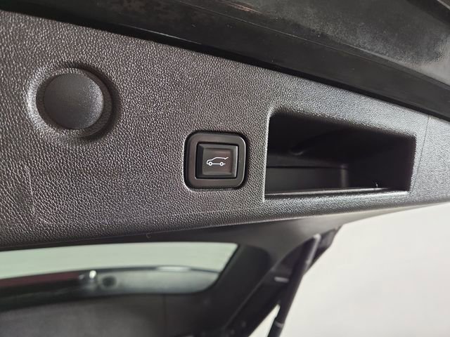 Used 2020 Chevrolet Equinox LT w/ Midnight Edition image 33