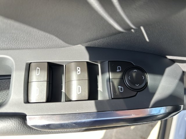 New 2027 Chevrolet Traverse LT FWD image 21