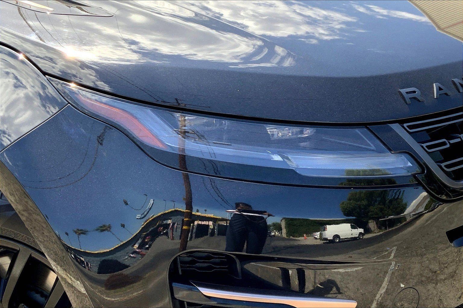 Used 2024 Land Rover Range Rover Evoque Dynamic SE image 9