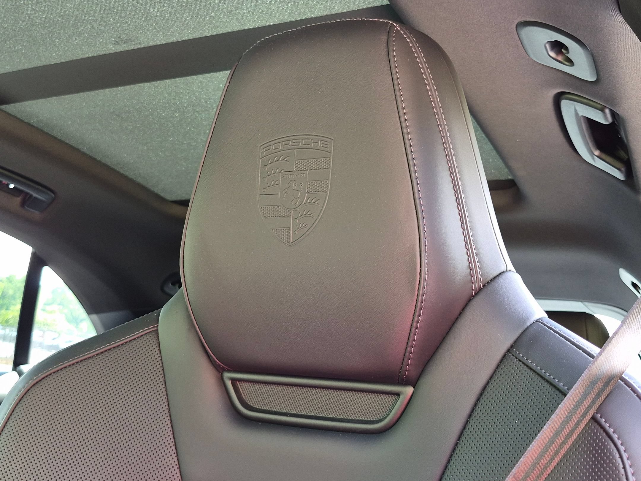 Certified 2025 Porsche Macan 4 Electric AWD/4WD image 6